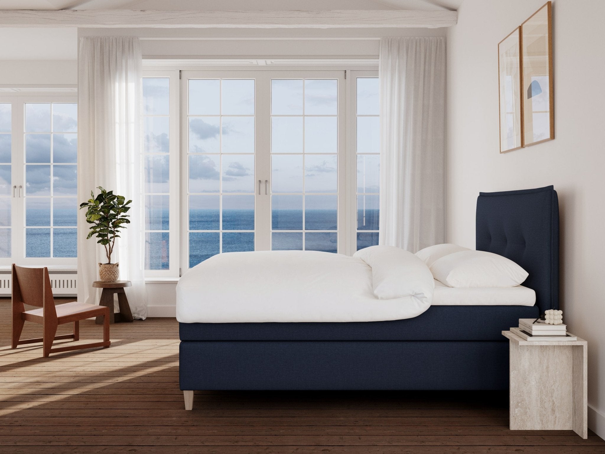 Snefrid Nordlys 150x200 Dyb blå Nordic Dream tilbyder senge med skandinavisk design og højkvalitets materialer. Oplev perfekt komfort for en god nattesøvn. Bestil din i dag!