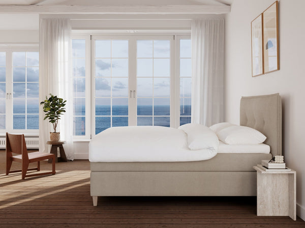 Snefrid Nordlys 180x200 Bouclé latte Nordic Dream tilbyder senge med skandinavisk design og højkvalitets materialer. Oplev perfekt komfort for en god nattesøvn. Bestil din i dag!