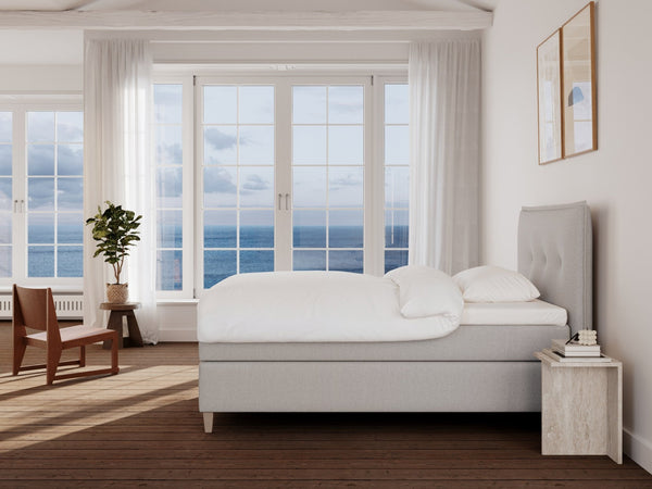 Snefrid Nordlys 120x200 Lys grå Nordic Dream tilbyder senge med skandinavisk design og højkvalitets materialer. Oplev perfekt komfort for en god nattesøvn. Bestil din i dag!