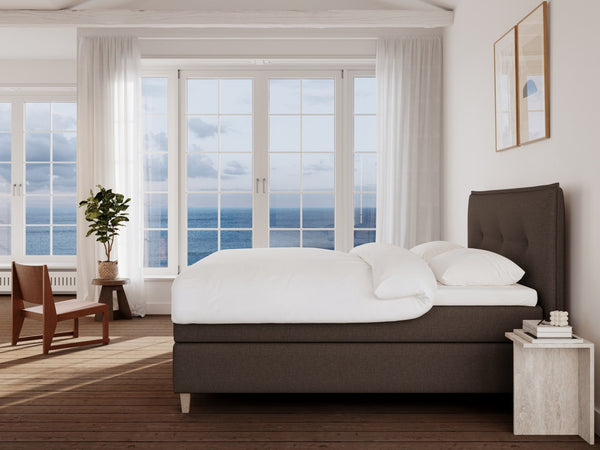 Snefrid Nordlys 210x210 Mørk Brun Nordic Dream tilbyder senge med skandinavisk design og højkvalitets materialer. Oplev perfekt komfort for en god nattesøvn. Bestil din i dag!