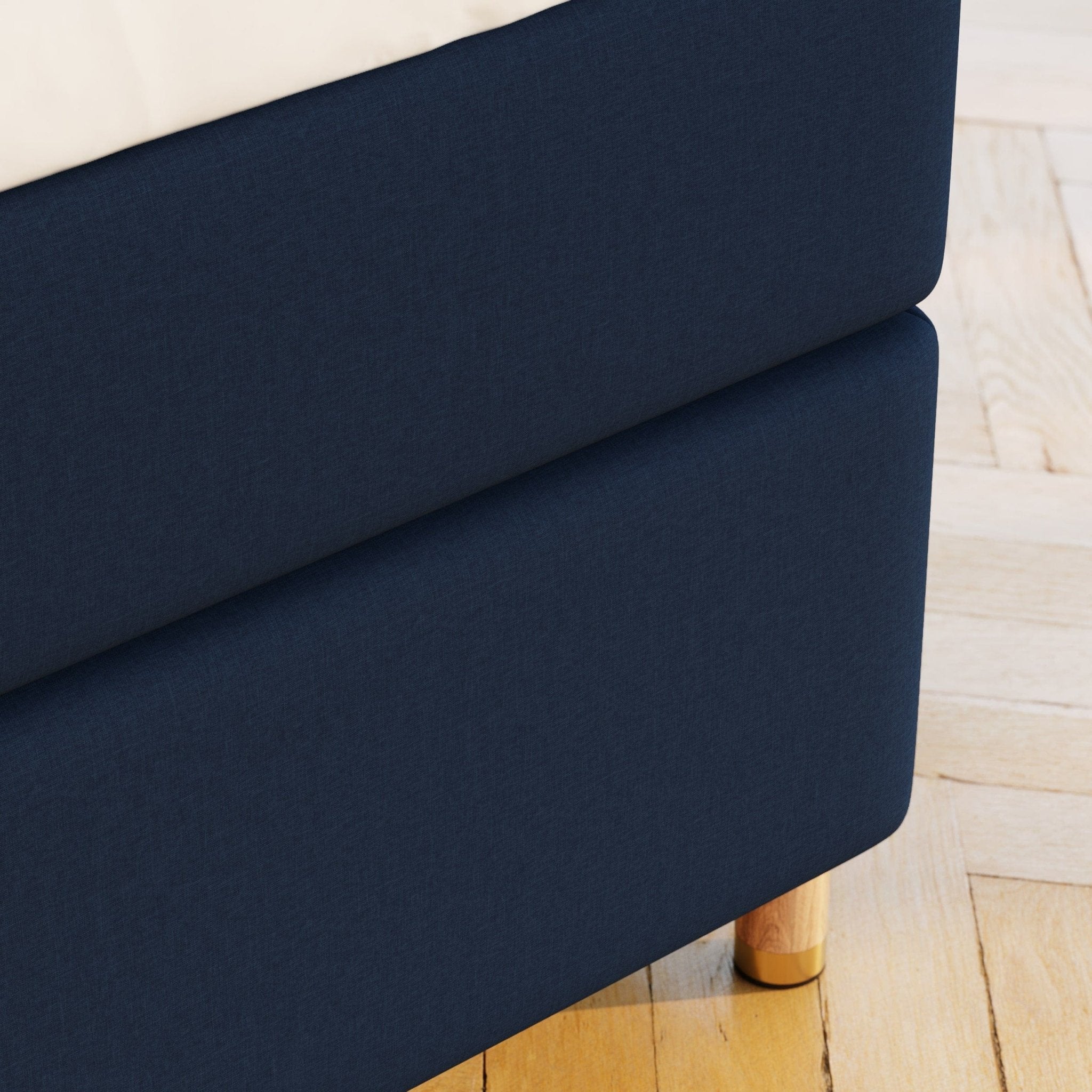 Alva Älv 140x200 Dyb blå Nordic Dream tilbyder senge med skandinavisk design og højkvalitets materialer. Oplev perfekt komfort for en god nattesøvn. Bestil din i dag!
