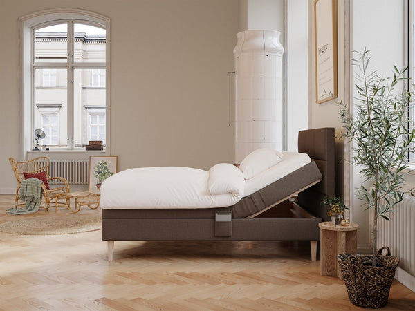 Ragna Älv 120x200 Mørk brun Nordic Dream tilbyder senge med skandinavisk design og højkvalitets materialer. Oplev perfekt komfort for en god nattesøvn. Bestil din i dag!