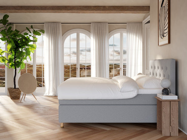 Nora Fjäll 180x210 Lys grå Nordic Dream tilbyder senge med skandinavisk design og højkvalitets materialer. Oplev perfekt komfort for en god nattesøvn. Bestil din i dag!