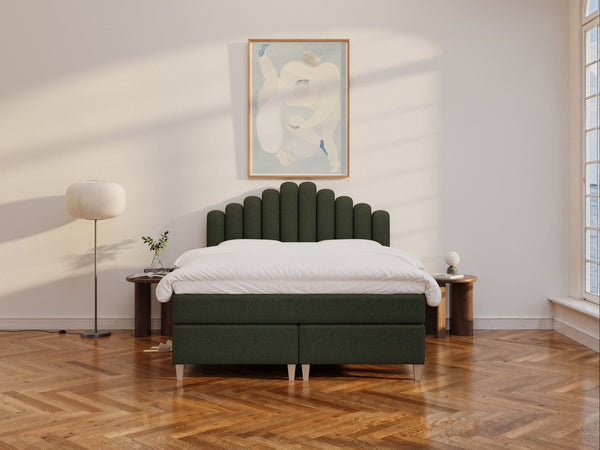 Snefrid Älv 180x200 Dyb grøn Nordic Dream tilbyder senge med skandinavisk design og højkvalitets materialer. Oplev perfekt komfort for en god nattesøvn. Bestil din i dag!