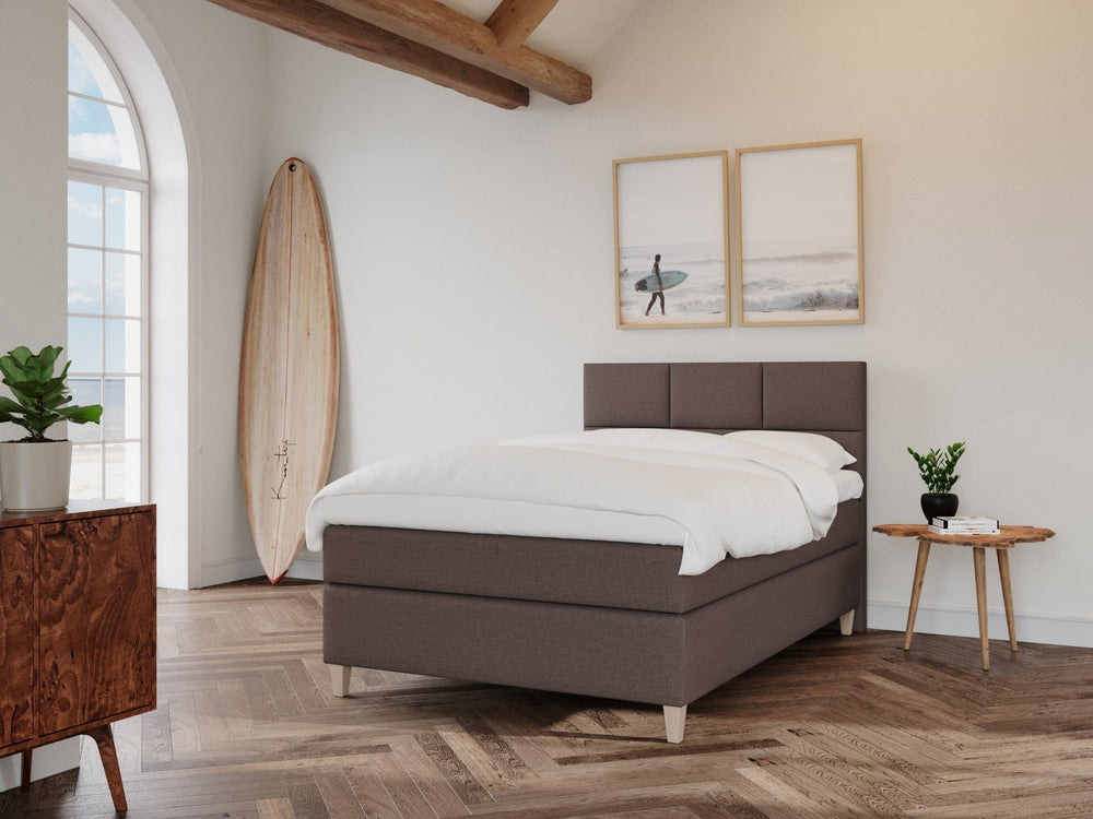 Snefrid Fjord 120x200 Mørk Brun Nordic Dream tilbyder senge med skandinavisk design og højkvalitets materialer. Oplev perfekt komfort for en god nattesøvn. Bestil din i dag!