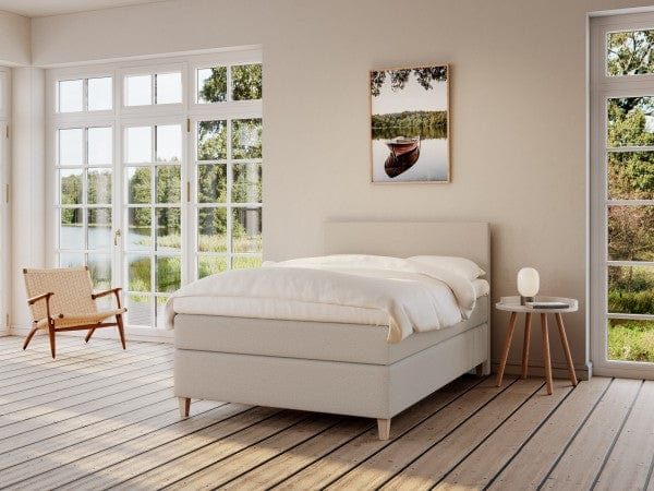 Snefrid Fjäll 140x210 Sand Nordic Dream tilbyder senge med skandinavisk design og højkvalitets materialer. Oplev perfekt komfort for en god nattesøvn. Bestil din i dag!