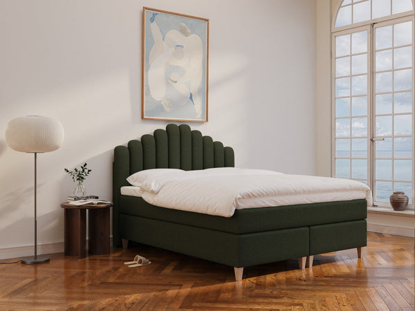 Snefrid Älv 180x200 Dyb grøn Nordic Dream tilbyder senge med skandinavisk design og højkvalitets materialer. Oplev perfekt komfort for en god nattesøvn. Bestil din i dag!