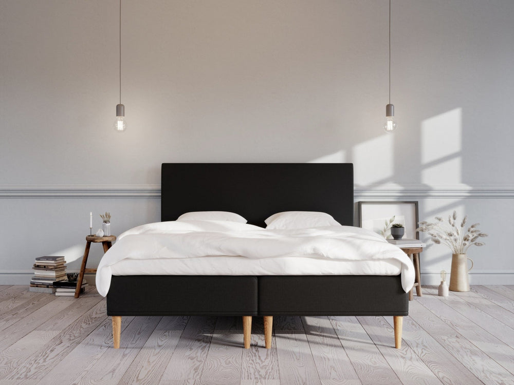 Saga Fjord 180x210 Sort Nordic Dream tilbyder senge med skandinavisk design og højkvalitets materialer. Oplev perfekt komfort for en god nattesøvn. Bestil din i dag!